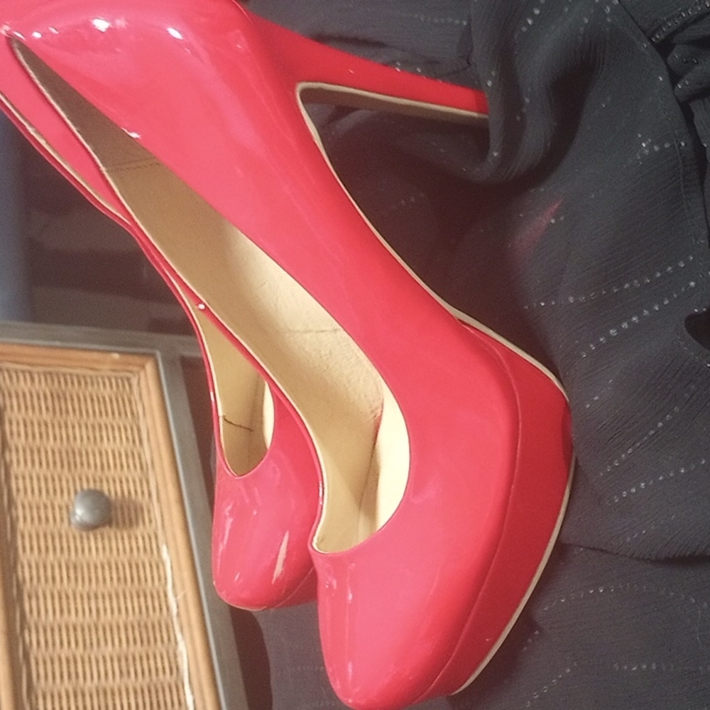 Red Shoes (Chinese Launday)